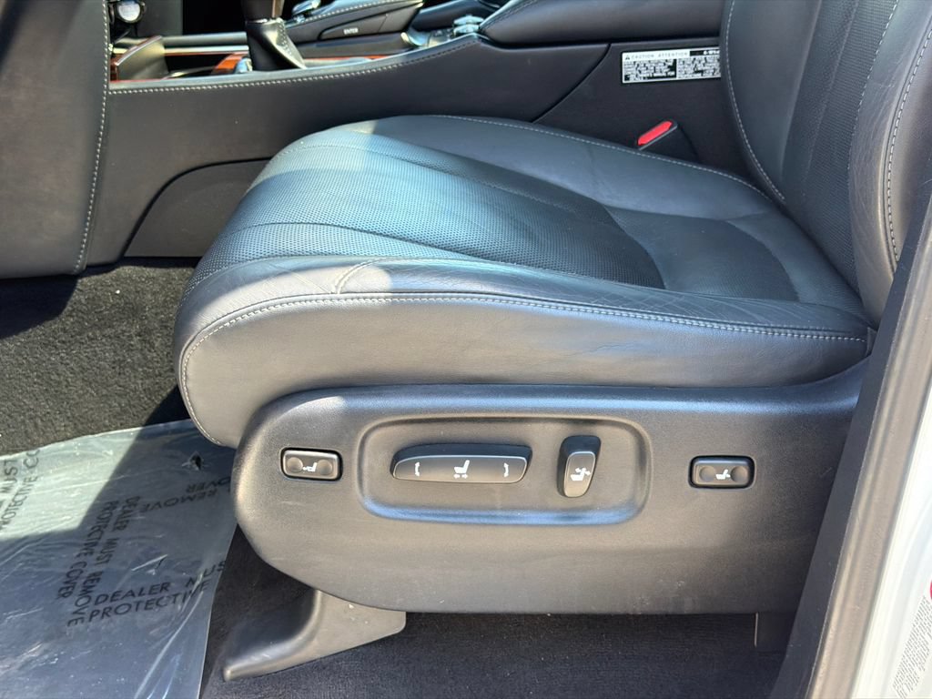 Used 2019 Lexus LX 570 4WD w/ Luxury Package image 16