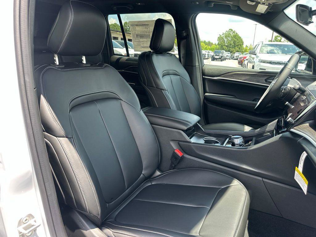 New 2026 Jeep Grand Cherokee Limited w/ Limited Altitude Package RWD image 22