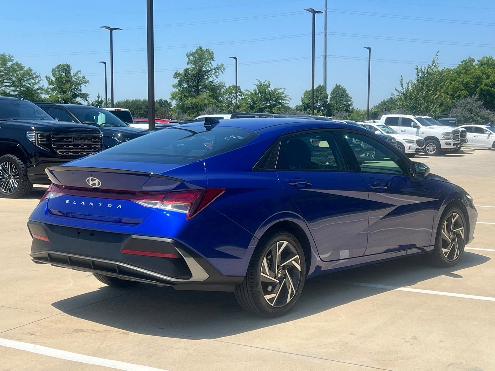Used 2025 Hyundai Elantra Sport FWD image 11