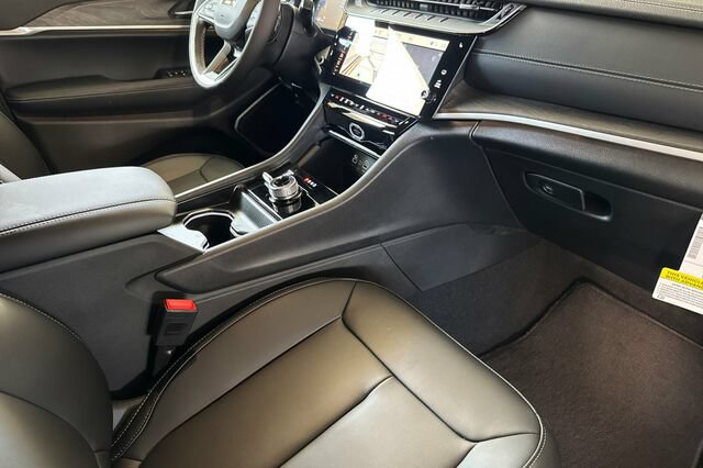 New 2026 Jeep Grand Cherokee Limited AWD/4WD image 10