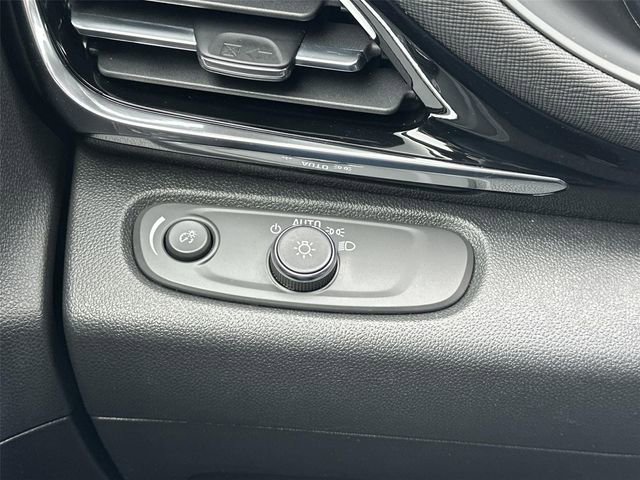 Certified 2025 Buick Envista Sport Touring image 17