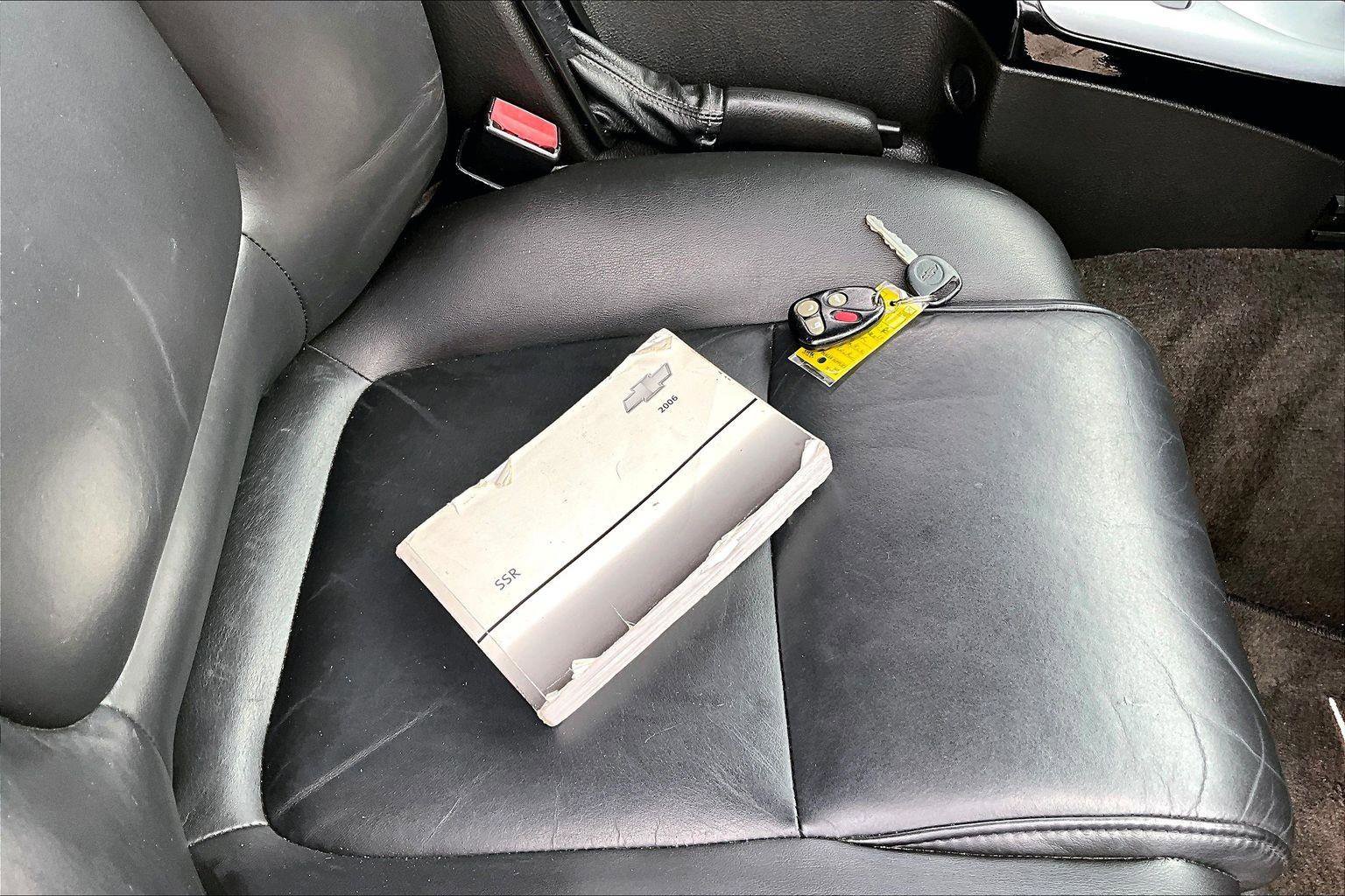 Used 2006 Chevrolet SSR w/ Preferred Equipment Group image 32