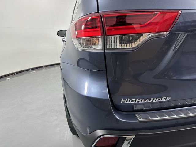 Used 2018 Toyota Highlander Limited AWD/4WD image 30