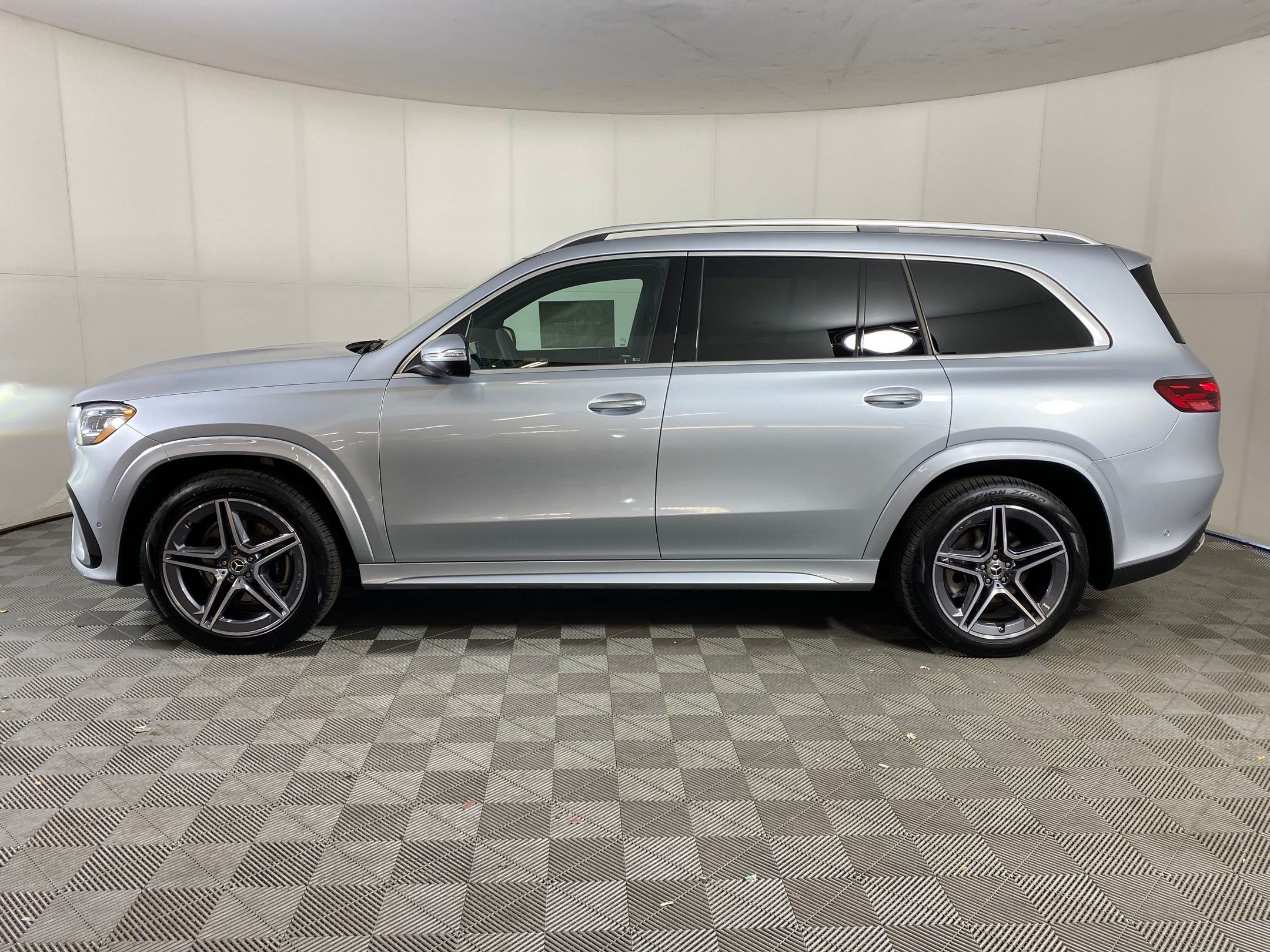 Certified 2025 Mercedes-Benz GLS 450 4MATIC image 2