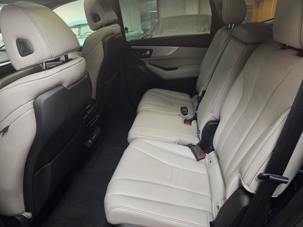 Certified 2023 Acura MDX w/ Technology Package AWD/4WD image 14
