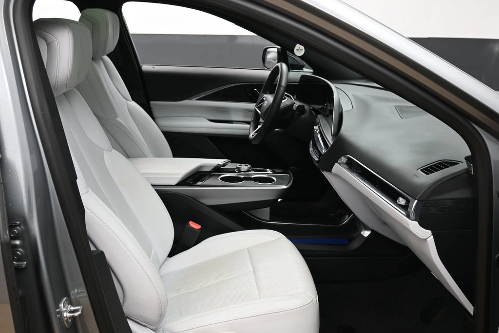 Used 2024 Cadillac Lyriq Luxury AWD/4WD image 39