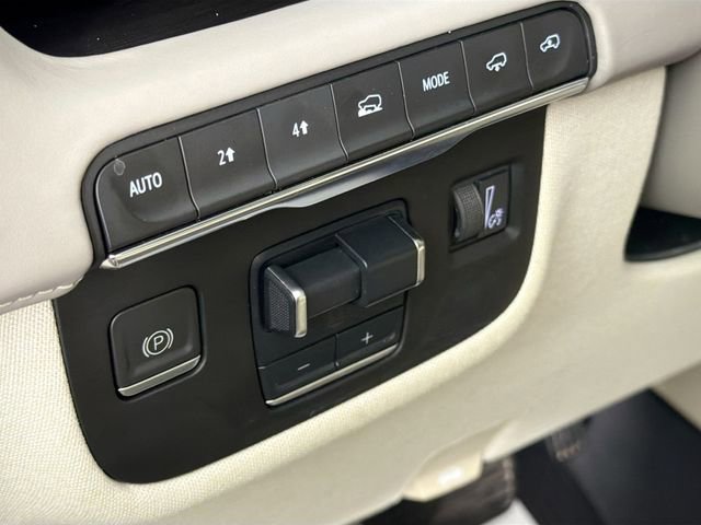 Used 2023 Cadillac Escalade ESV Premium Luxury Platinum image 10