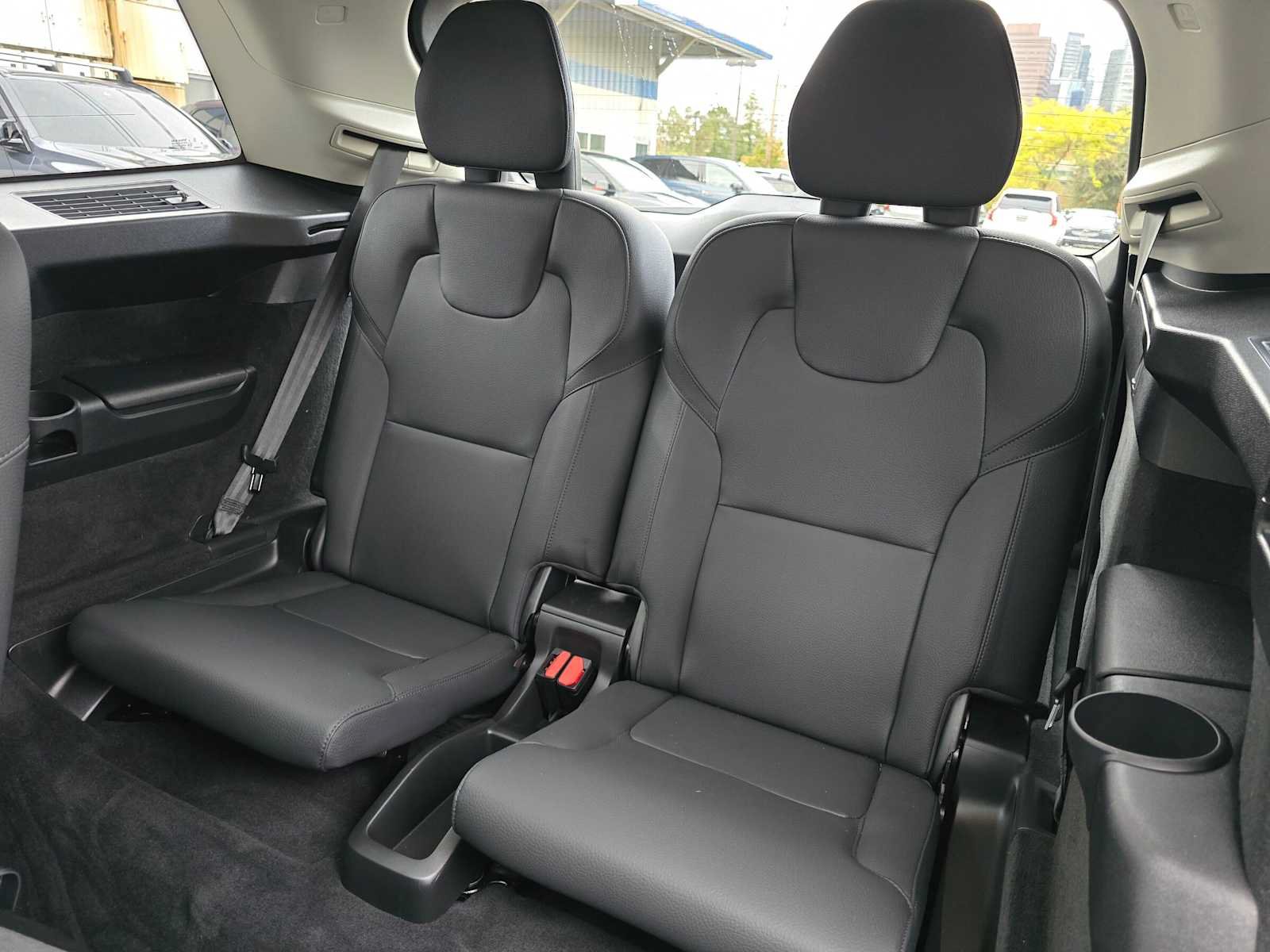 Certified 2025 Volvo XC90 T8 Plus w/ Protection Package Premier AWD/4WD image 18