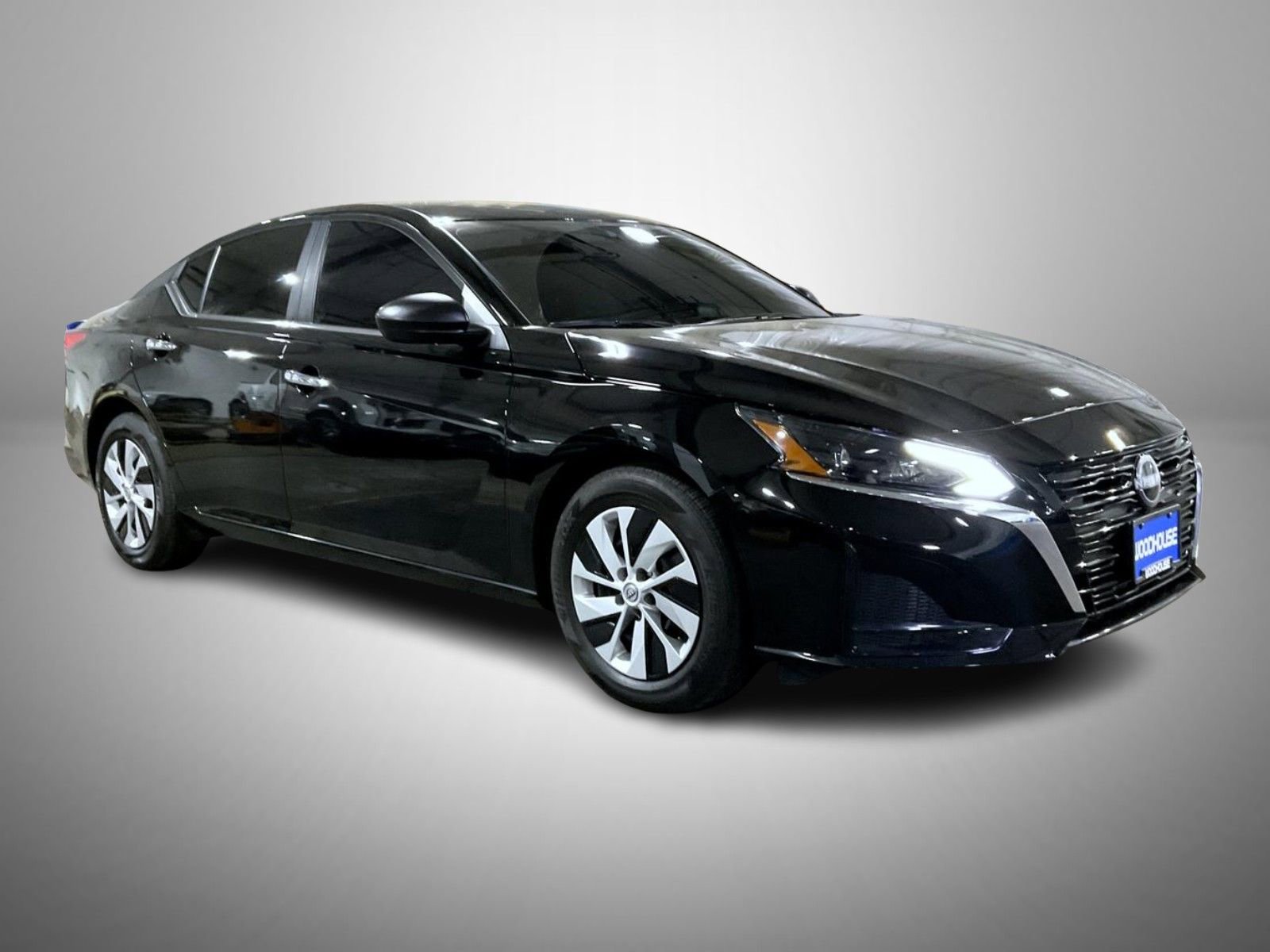 Used 2025 Nissan Altima 2.5 S FWD image 3