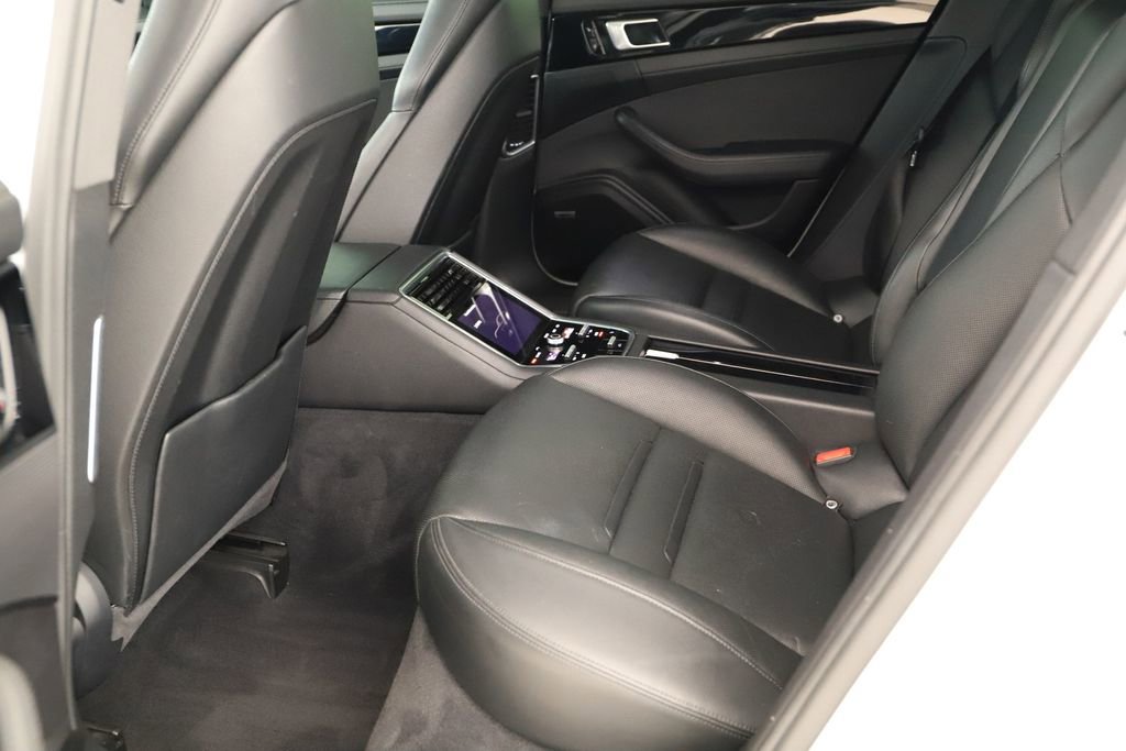 Used 2018 Porsche Panamera 4 image 31