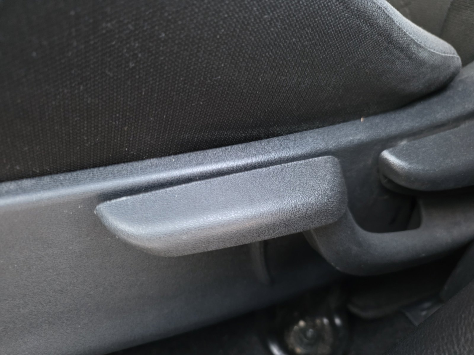 Used 2020 Nissan Kicks S image 13