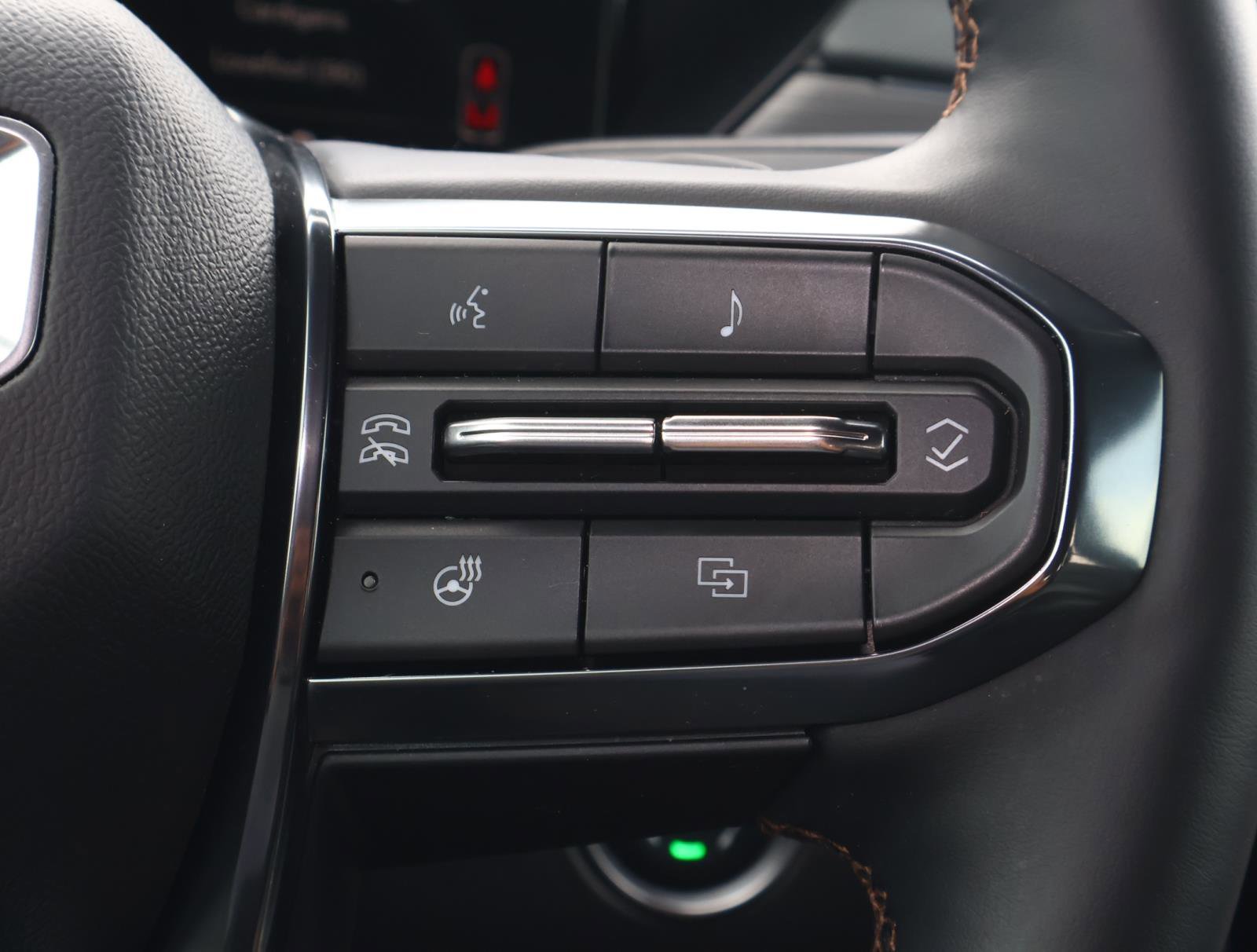 Used 2024 GMC Acadia AT4 w/ Luxury Package image 29