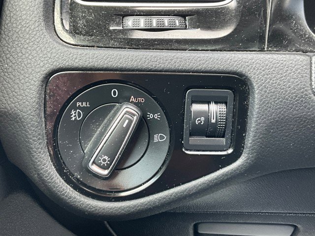 Used 2019 Volkswagen GTI SE FWD image 15