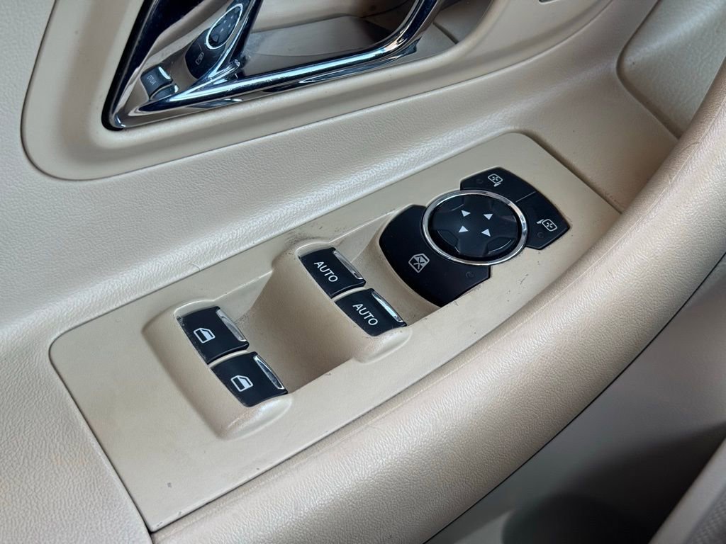 Used 2015 Ford Taurus Limited FWD image 32