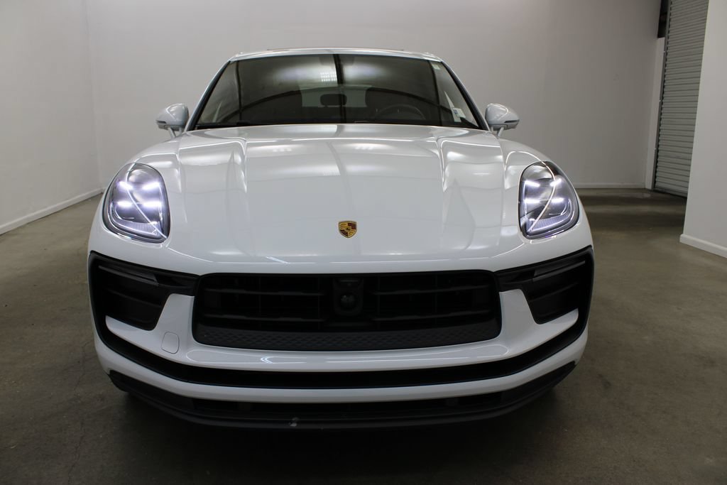 Certified 2024 Porsche Macan AWD/4WD image 10