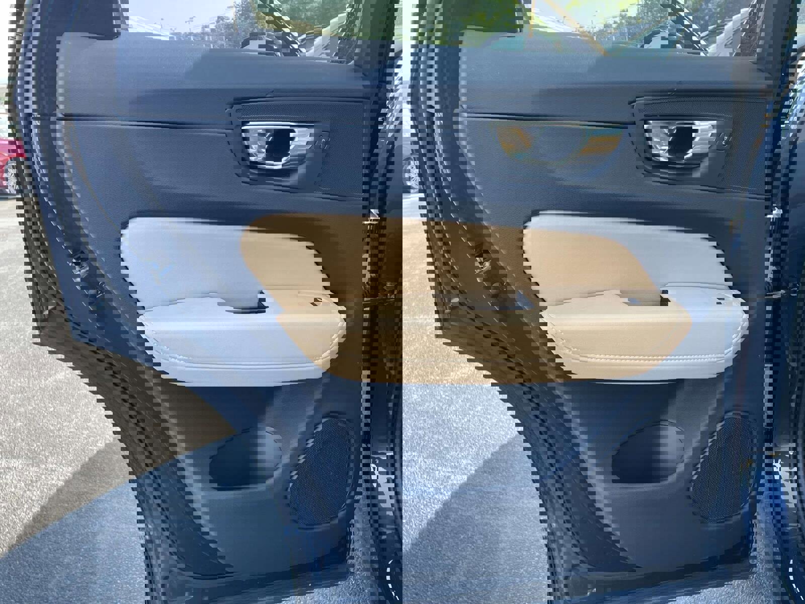 Used 2023 Volvo XC60 B5 Ultimate w/ Climate Package AWD/4WD image 11