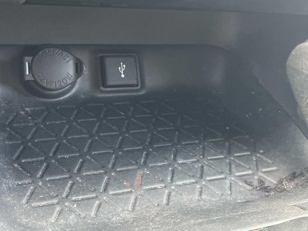 Used 2022 Toyota RAV4 LE FWD image 17