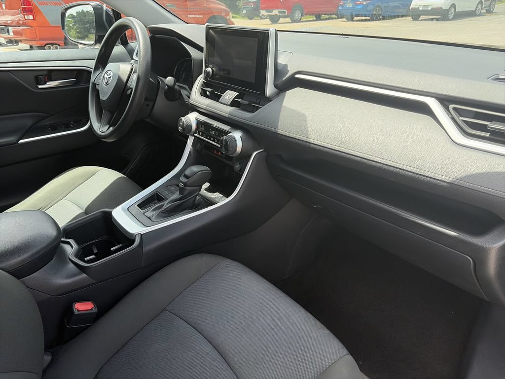 Used 2025 Toyota RAV4 XLE FWD image 30