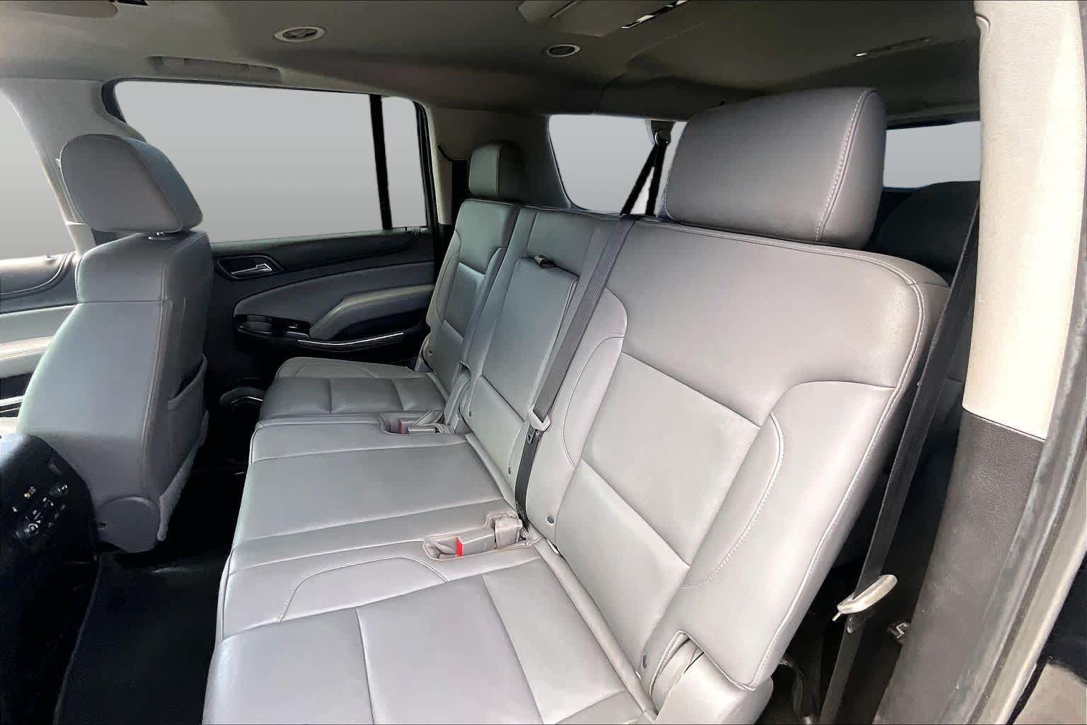 Used 2018 Chevrolet Suburban LT RWD image 21