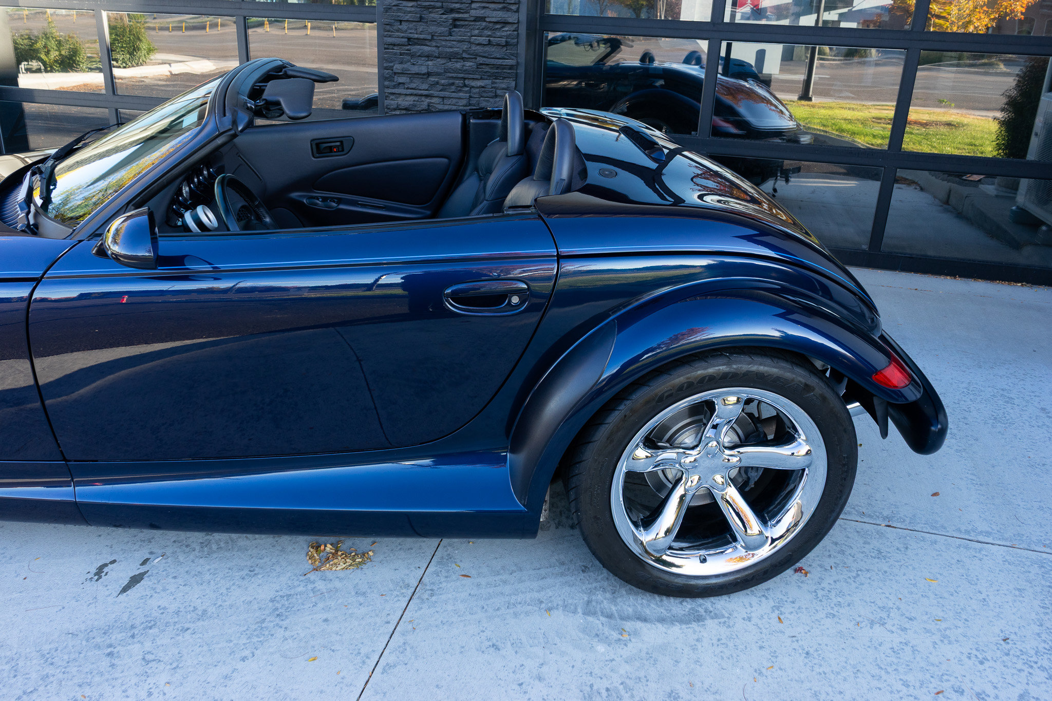 Used 2001 Chrysler Prowler image 5