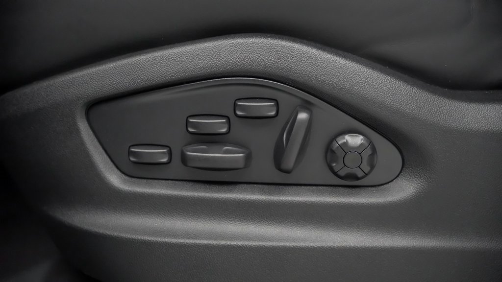 New 2025 Porsche Cayenne Coupe image 24