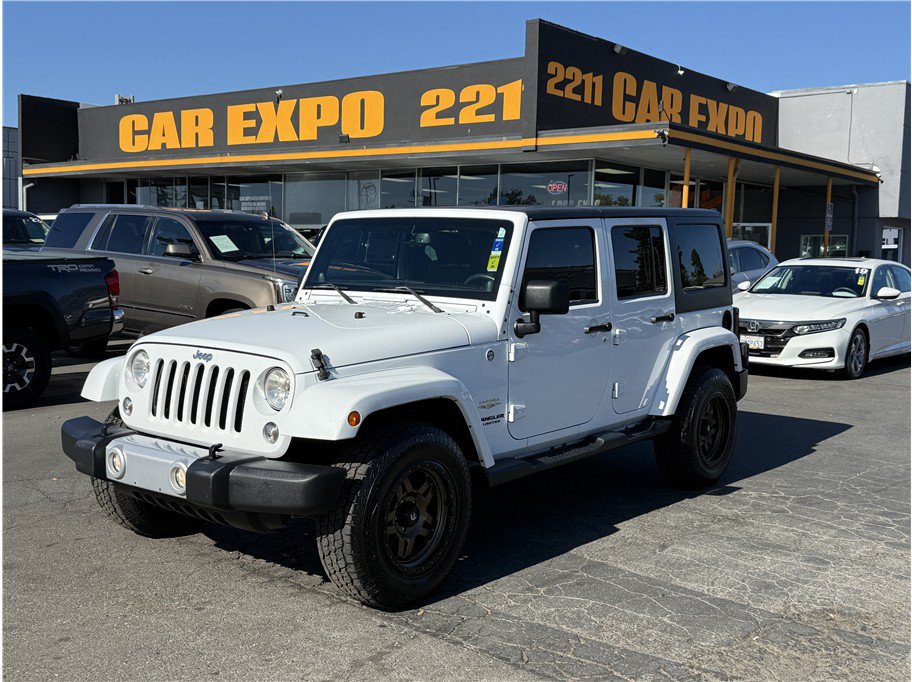 Used 2014 Jeep Wrangler Unlimited Sahara w/ Connectivity Group AWD/4WD image 21