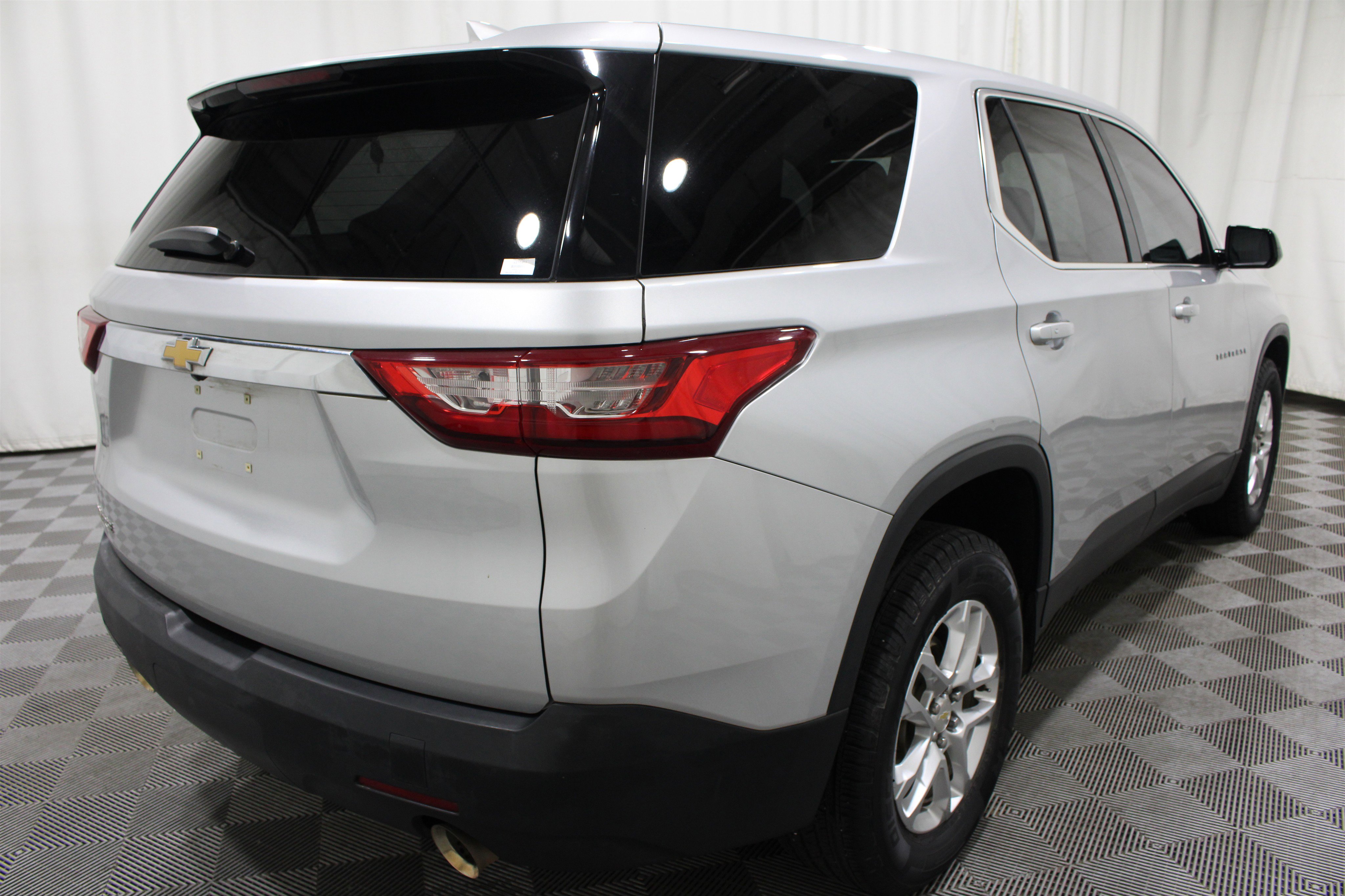 Used 2018 Chevrolet Traverse LS FWD image 28