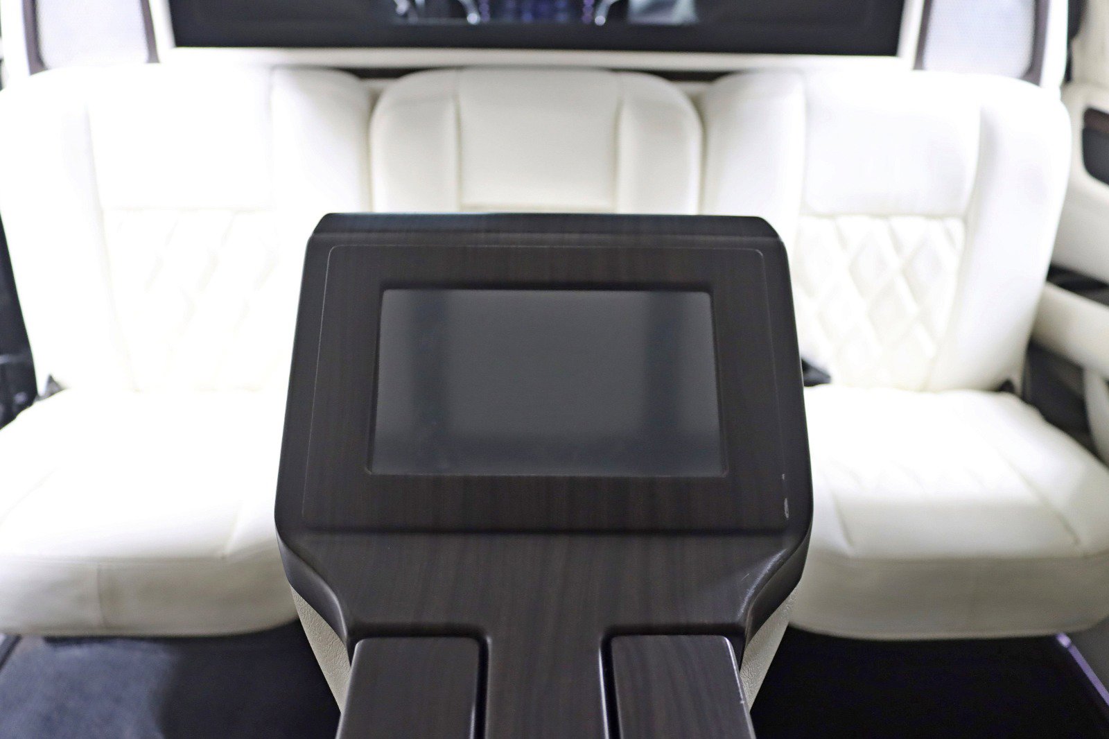 Used 2017 Cadillac Escalade ESV Luxury image 36