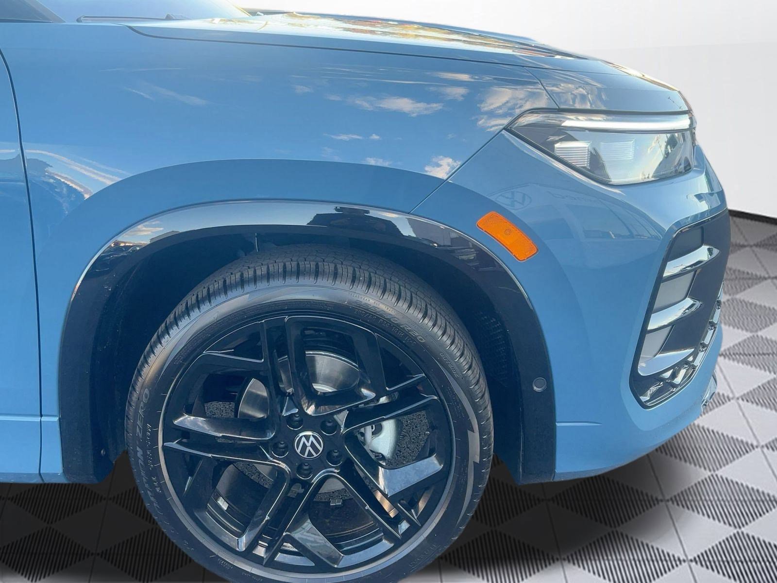 New 2026 Volkswagen Tiguan SE R-Line image 11