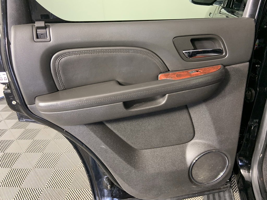 Used 2013 Cadillac Escalade Premium image 27