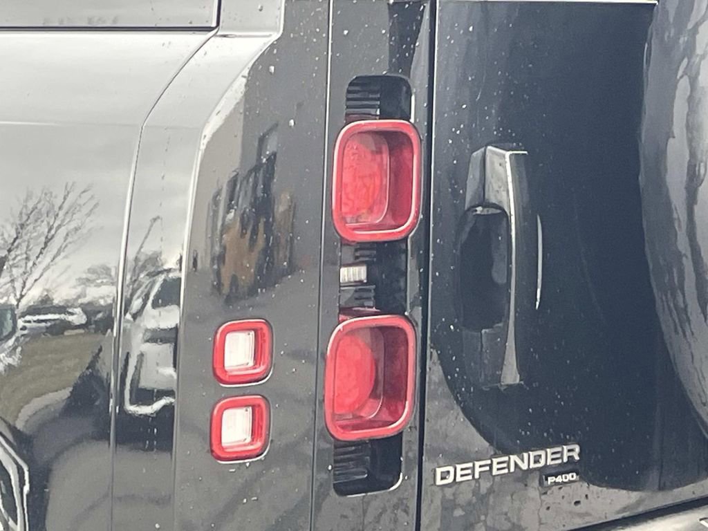 Used 2021 Land Rover Defender 110 X-Dynamic HSE image 10