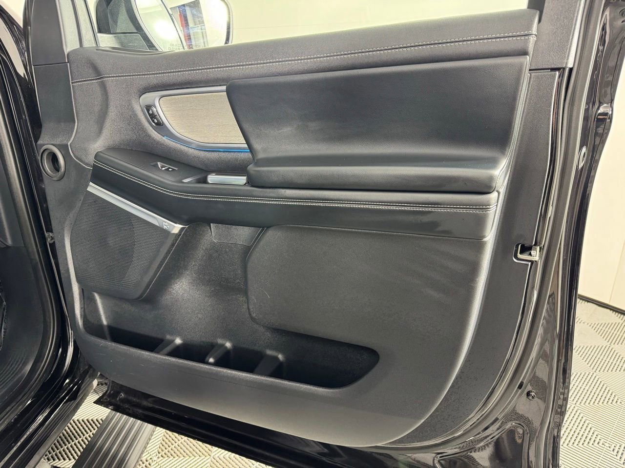 Used 2025 Ford Expedition Max Platinum image 30