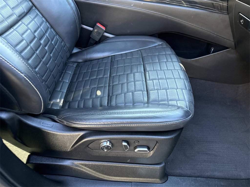 Certified 2023 Cadillac Escalade ESV V w/ LPO, ONYX Package image 12