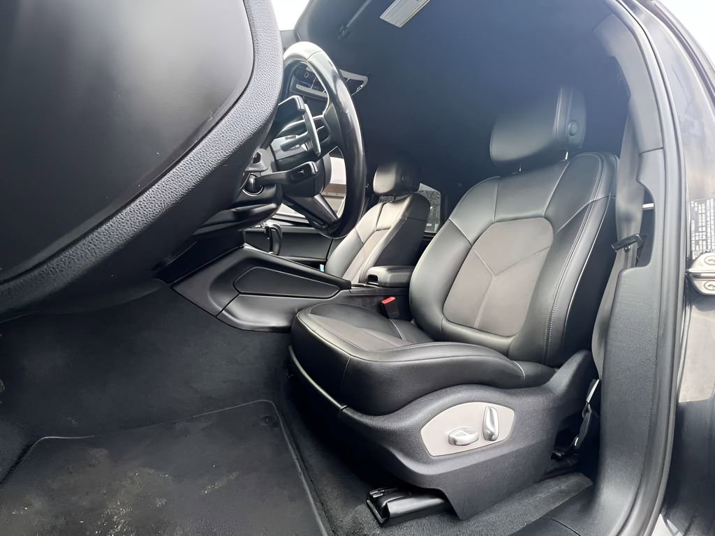 Used 2024 Porsche Macan T AWD/4WD image 25