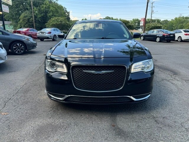 Used 2017 Chrysler 300 Limited RWD image 8