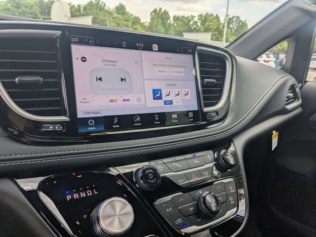 New 2027 Chrysler Pacifica Select FWD image 23