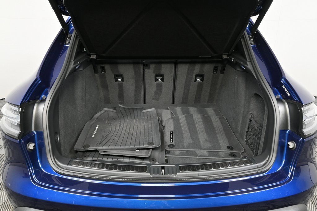 Used 2025 Porsche Macan image 32