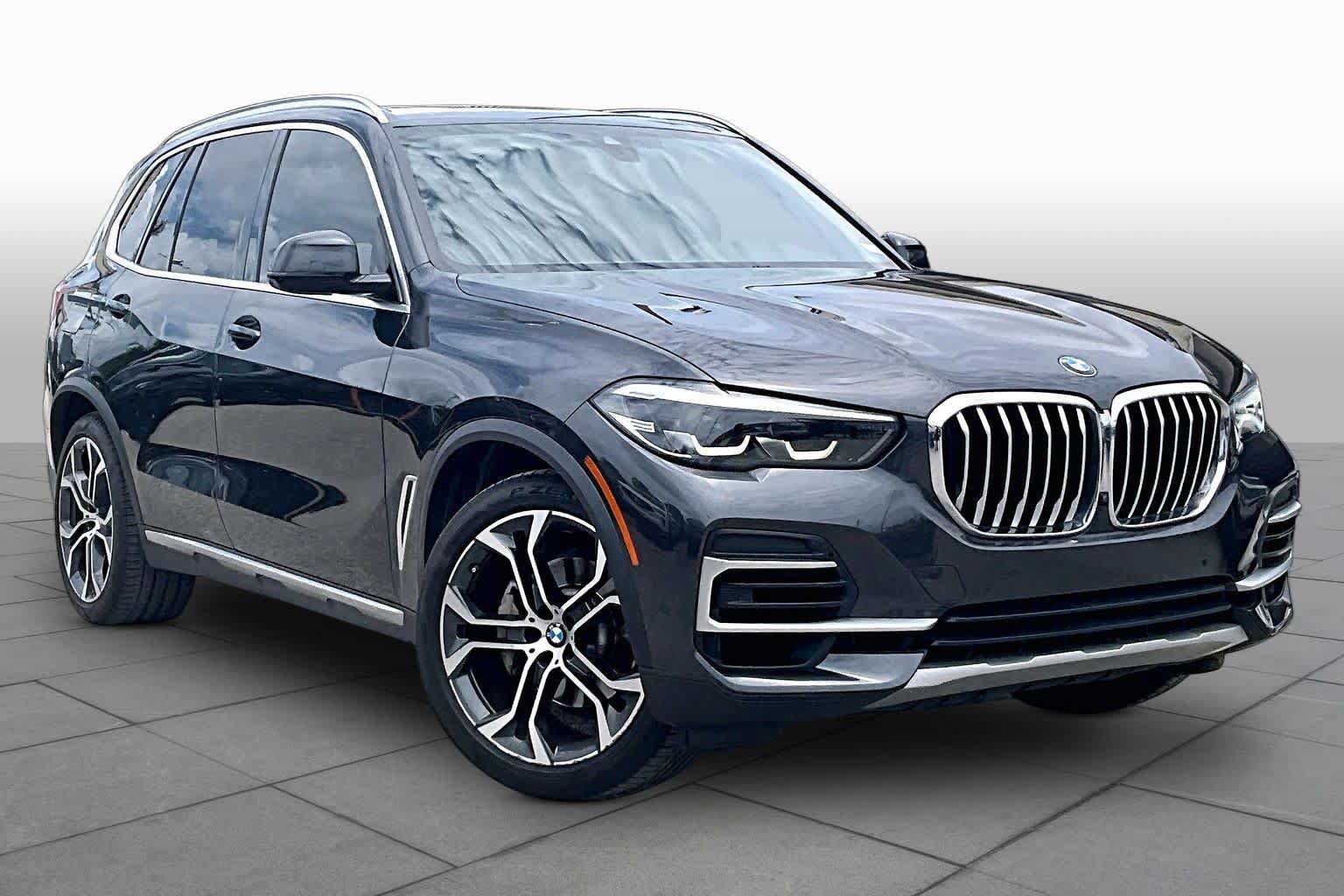 Used 2022 BMW X5 xDrive40i w/ Parking Assistance Package AWD/4WD image 2