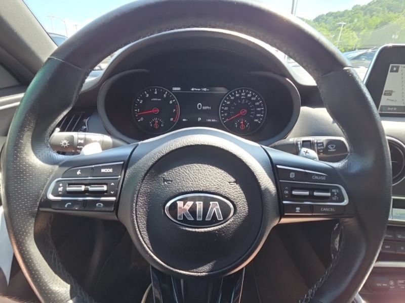 Used 2018 Kia Stinger GT2 AWD/4WD image 11