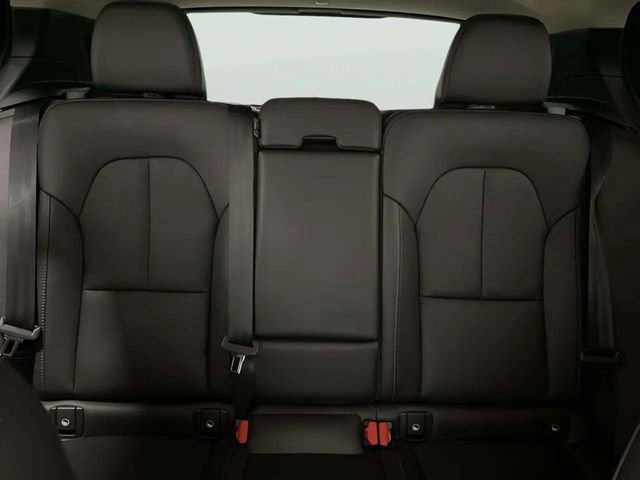 Used 2025 Volvo XC40 B5 Core image 57