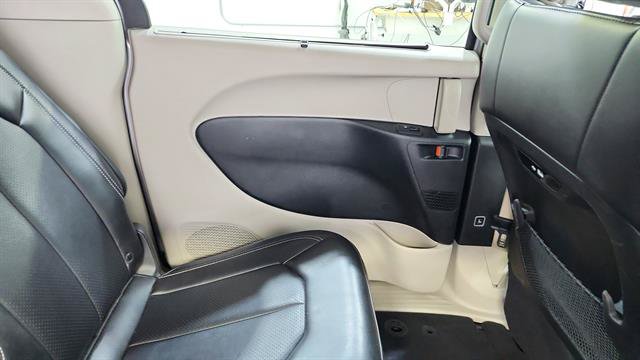 Used 2024 Chrysler Pacifica Touring-L FWD image 24