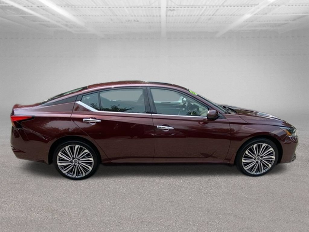 Used 2025 Nissan Altima 2.5 SL AWD/4WD image 7