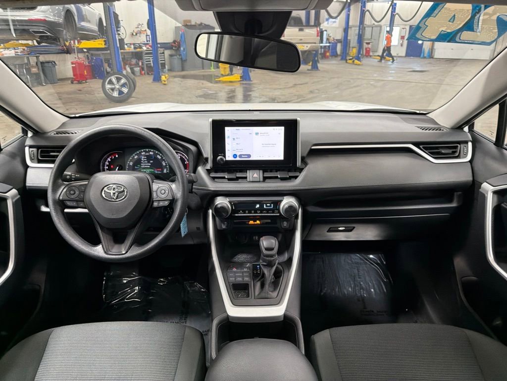 Used 2024 Toyota RAV4 LE AWD/4WD image 15