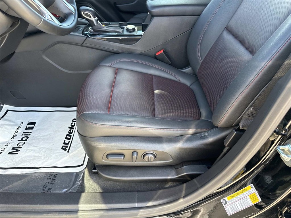 Used 2025 Chevrolet Blazer RS image 11