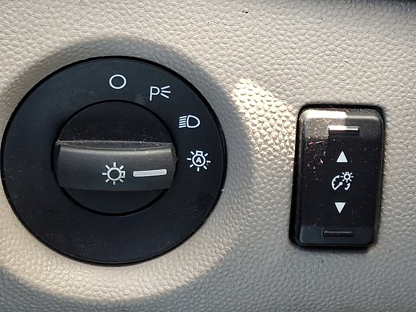 Used 2015 Ford Fiesta SE FWD image 25