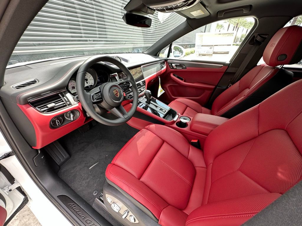 Used 2025 Porsche Macan GTS image 4