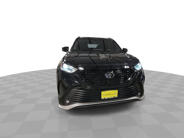 Used 2022 Toyota Highlander XSE FWD image 3