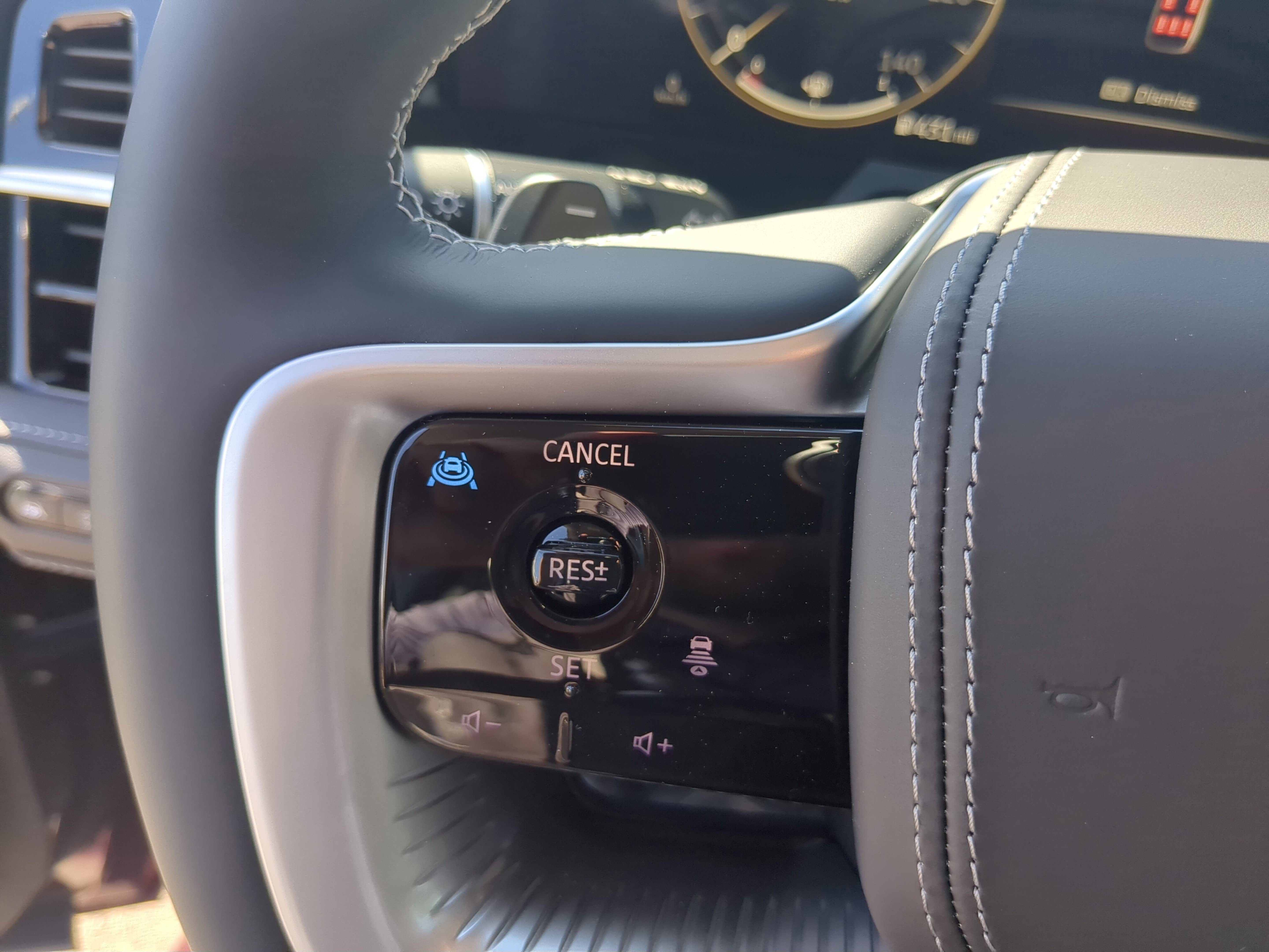 New 2025 INFINITI QX80 Sensory image 39