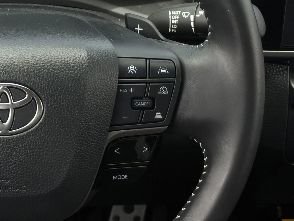 Used 2025 Toyota Camry SE FWD image 15