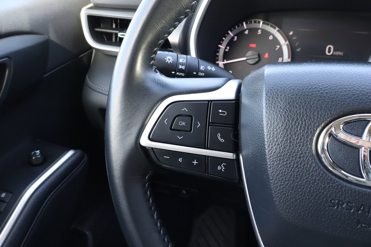 Used 2024 Toyota Highlander XLE FWD image 31